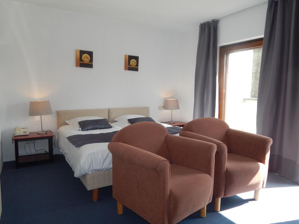 Hotel Le Martin Pecheur Fauvillers Room photo